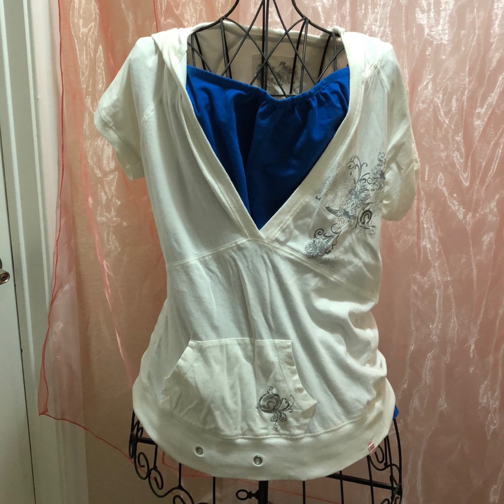 Super Cute Off White Pullover W/ Gray Design